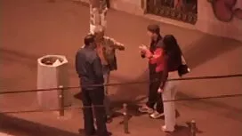 Ein Mann gab einem M ...