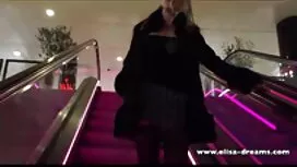 Drei: zwei Schwester ...