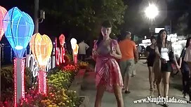 Die Frau band die Si ...
