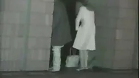 Die Frau hat zwei se ...